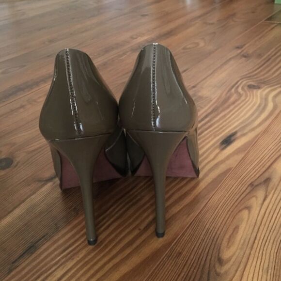 Luxury rebel army green pumps - Picture 2 of 2